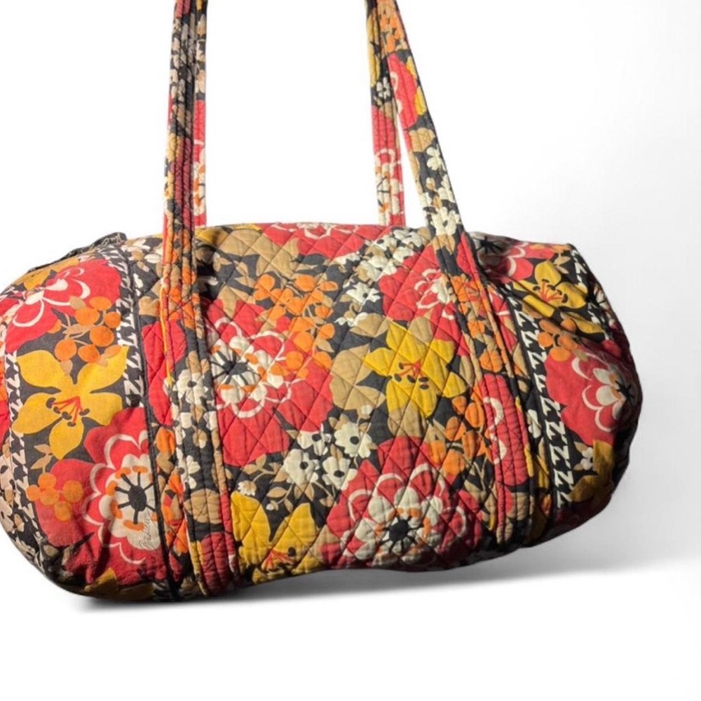 Vera Bradley duffle bag in retired pattern - bittersweet 🖤🧡❤️